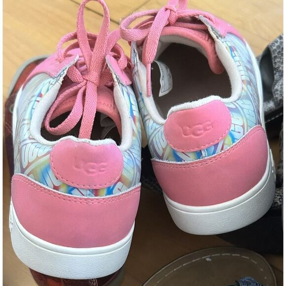 UGG Kids Sneakers Lace Up Zilo Chromatic Shoes Color‎ Pink Size 6 Kicks Footwear - Picture 7 of 7